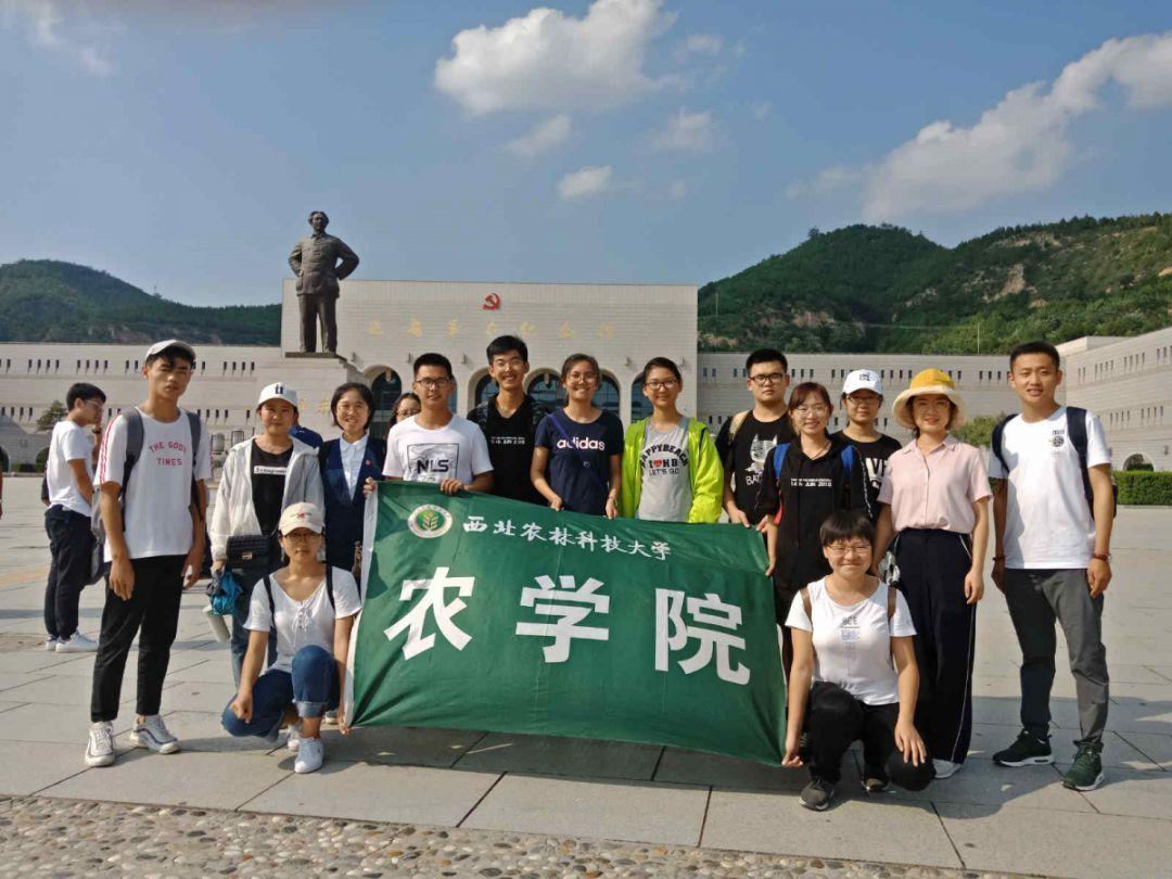 44岁陈坤 晒与18岁儿子合照哪里像爹？同款造型更像兄弟！
